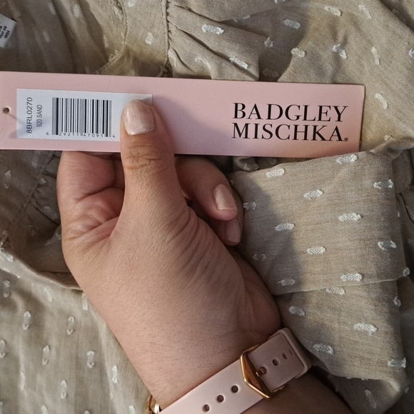 NWT BADGLEY MISCHKA COTTON PEASANT TOP IN SAND SWISS DOT SIZE XS - Picture 4 of 5